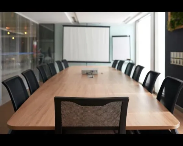 Meeting Room Tables in KR Puram: Modular Tables That Reconfigure